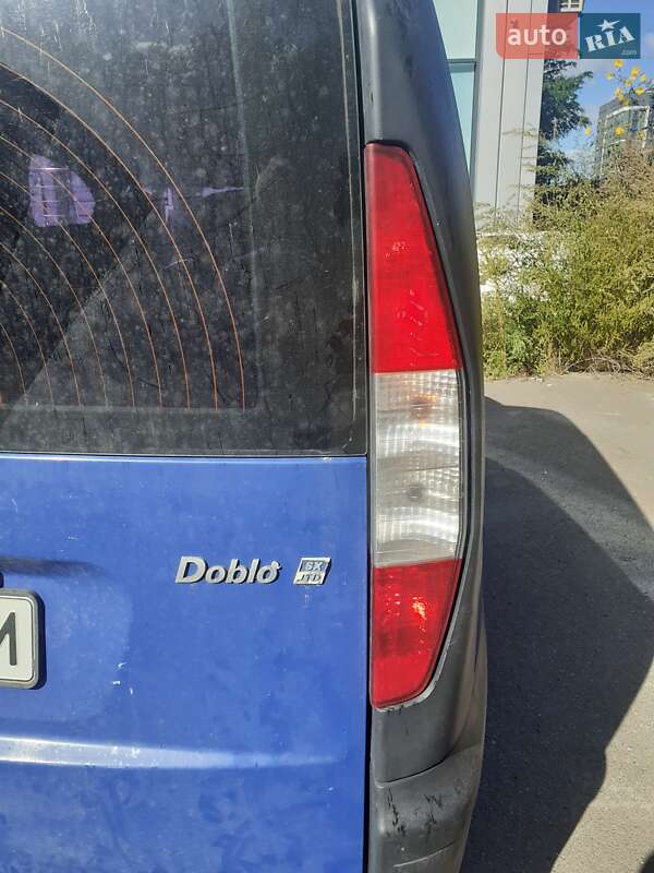 Минивэн Fiat Doblo 2002 в Киеве
