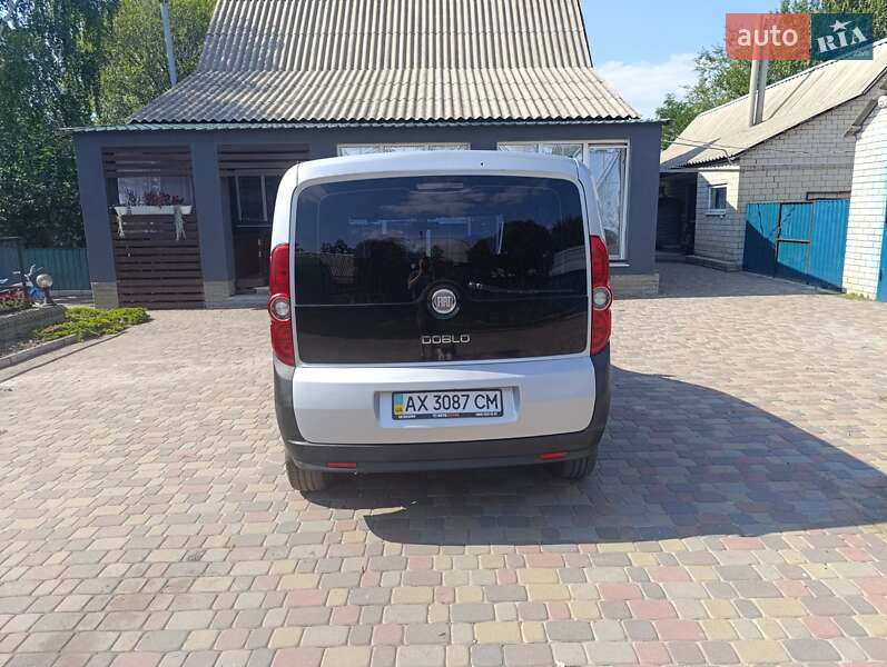 Минивэн Fiat Doblo 2011 в Зачепиловке