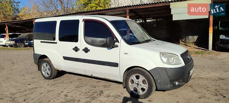 Минивэн Fiat Doblo 2008 в Киеве