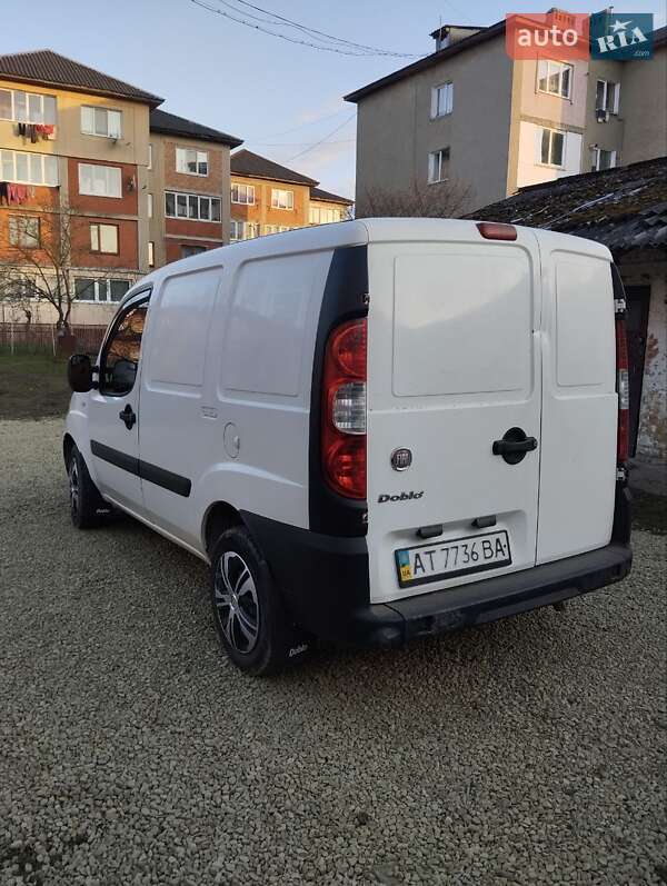 Вантажний фургон Fiat Doblo 2011 в Івано-Франківську