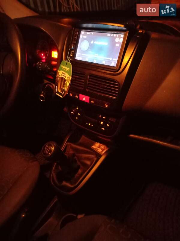 Минивэн Fiat Doblo 2011 в Днепре