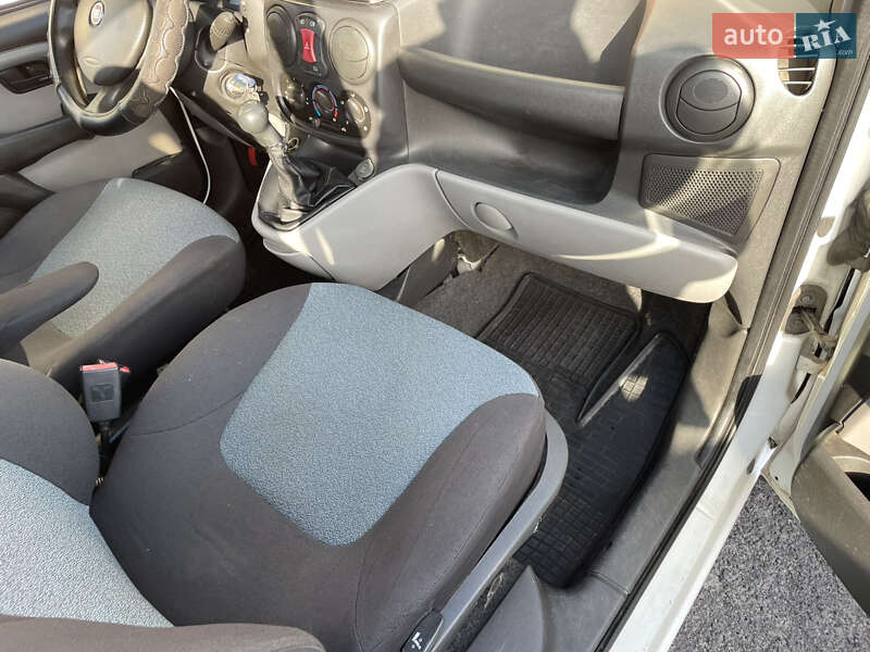 Мінівен Fiat Doblo 2009 в Острозі фото 45 Мінівен Fiat Doblo 2009 в Острозі