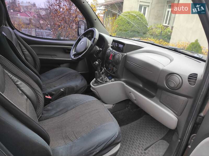 Мінівен Fiat Doblo 2006 в Чернівцях
