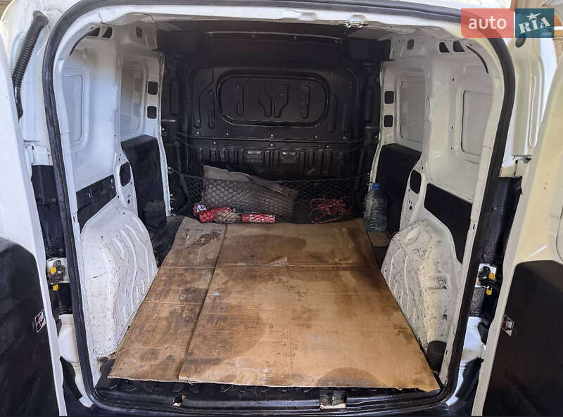 Вантажний фургон Fiat Doblo 2016 в Дніпрі