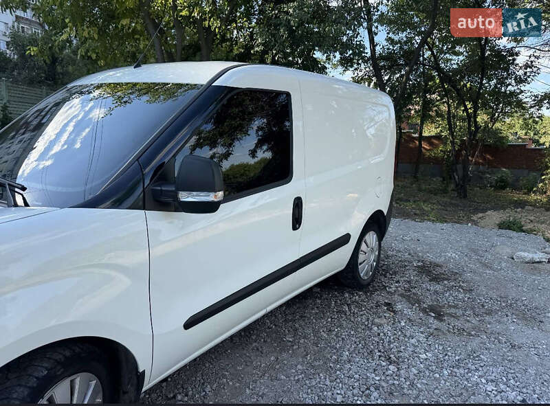 Вантажний фургон Fiat Doblo 2016 в Дніпрі