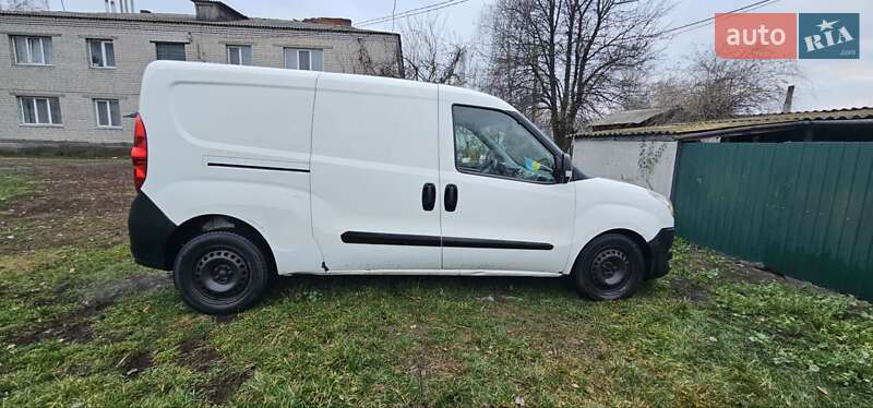 Вантажний фургон Fiat Doblo 2012 в Бобровиці