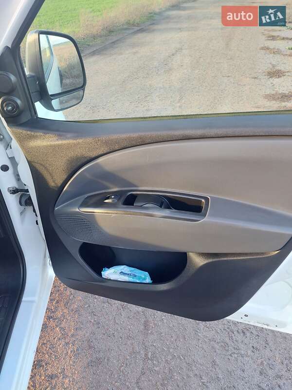 Грузовой фургон Fiat Doblo 2013 в Черновцах