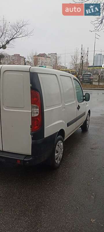 Вантажний фургон Fiat Doblo 2011 в Києві