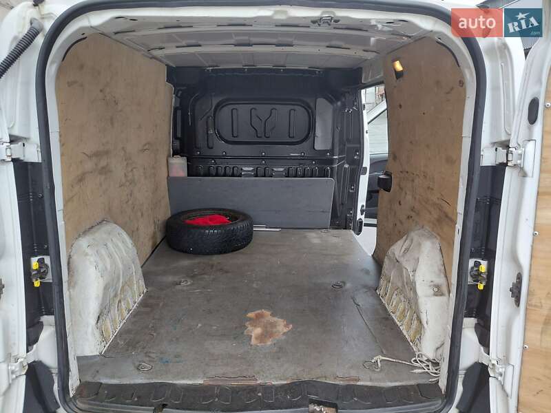 Вантажний фургон Fiat Doblo 2016 в Дніпрі