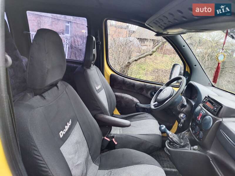 Минивэн Fiat Doblo 2001 в Остроге