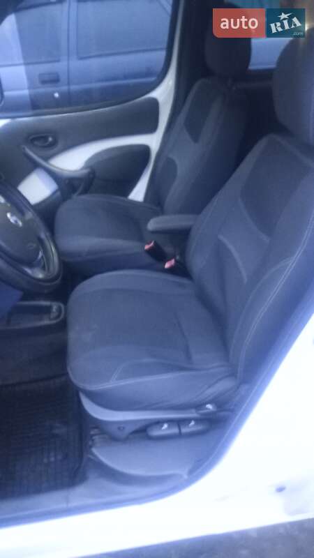 Мінівен Fiat Doblo 2005 в Ромнах фото 4 Мінівен Fiat Doblo 2005 в Ромнах