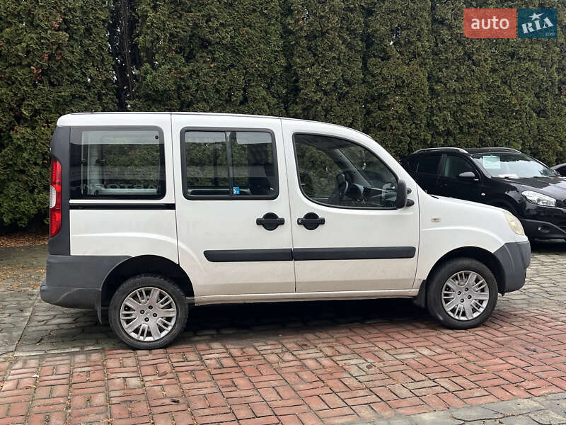 Вантажопасажирський фургон Fiat Doblo 2006 в Білій Церкві