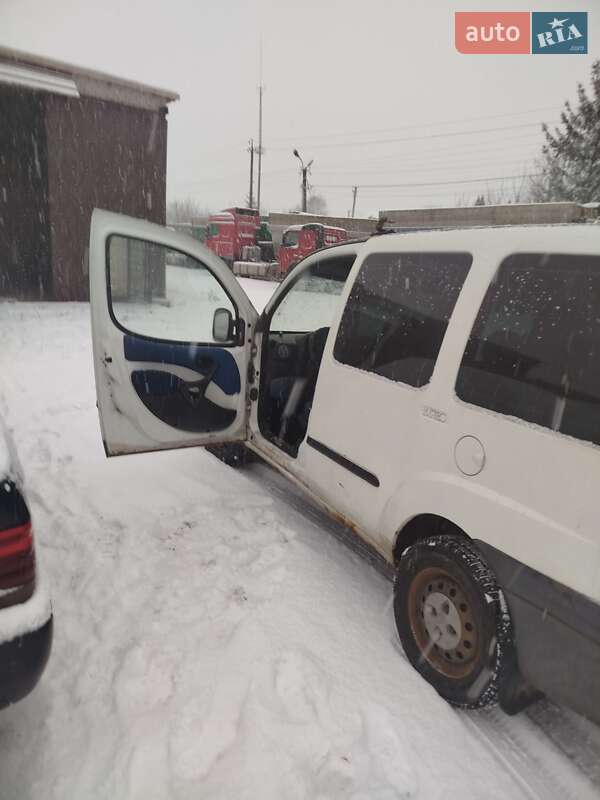 Минивэн Fiat Doblo 2005 в Ладыжине