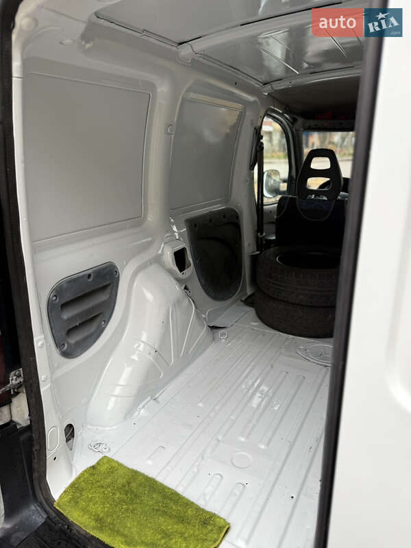 Грузовой фургон Fiat Doblo 2002 в Киеве фото 14 Грузовой фургон Fiat Doblo 2002 в Киеве