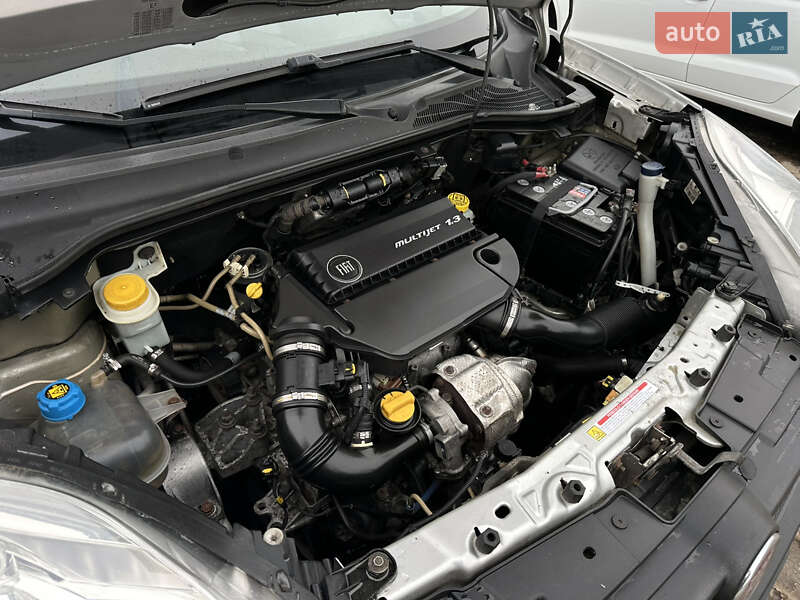 Минивэн Fiat Doblo 2011 в Николаеве