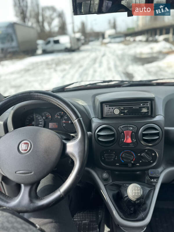 Минивэн Fiat Doblo 2011 в Киеве