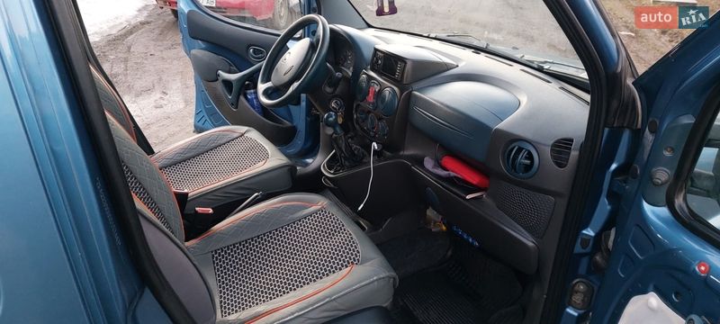 Минивэн Fiat Doblo 2005 в Ровно