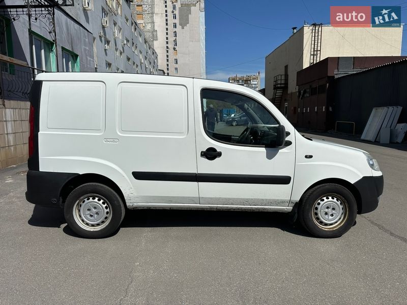 Грузопассажирский фургон Fiat Doblo 2015 в Киеве