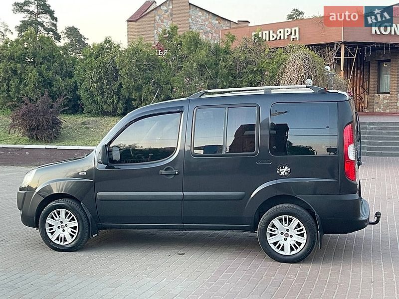 Минивэн Fiat Doblo 2010 в Киеве