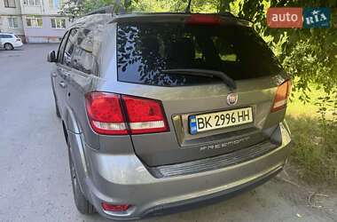 Позашляховик / Кросовер Fiat Freemont 2012 в 