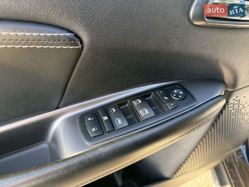 Позашляховик / Кросовер Fiat Freemont 2015 в Радивиліві