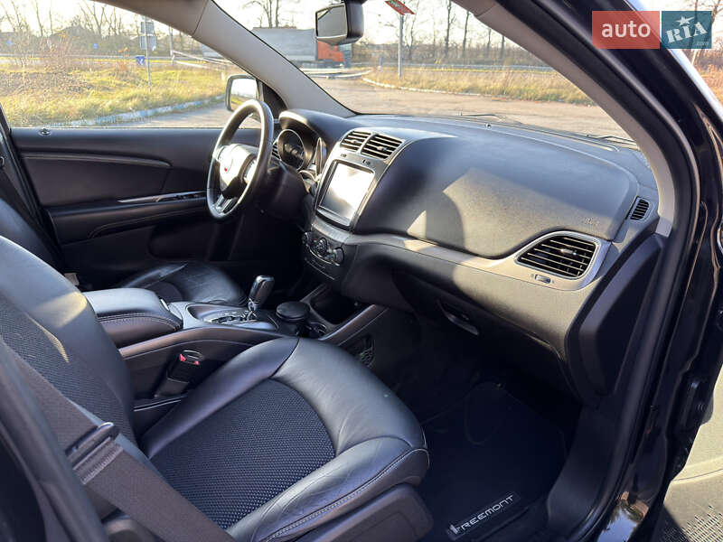 Позашляховик / Кросовер Fiat Freemont 2015 в Радивиліві