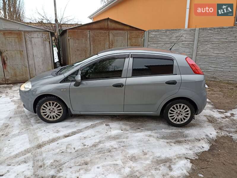 Хэтчбек Fiat Grande Punto 2010 в Киеве