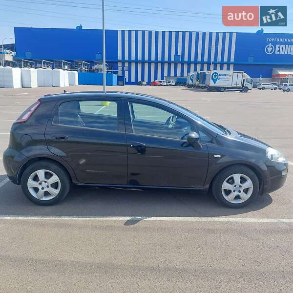 Хэтчбек Fiat Grande Punto 2012 в Ровно