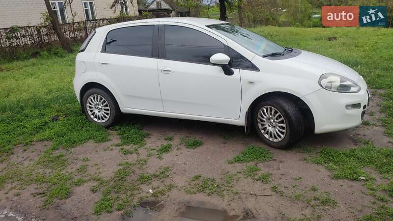 Хетчбек Fiat Grande Punto 2012 в 