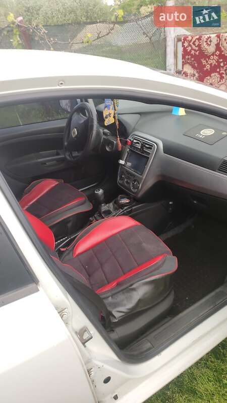 Хетчбек Fiat Grande Punto 2012 в Горішніх Плавнях