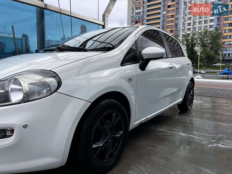 Хэтчбек Fiat Grande Punto 2012 в Киеве