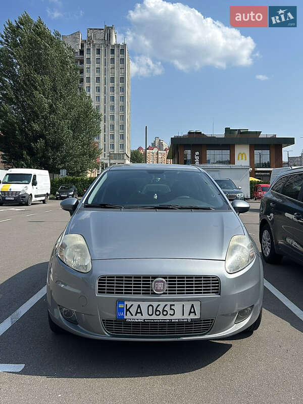 Хэтчбек Fiat Grande Punto 2011 в Киеве