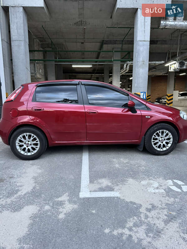 Хэтчбек Fiat Grande Punto 2011 в Киеве