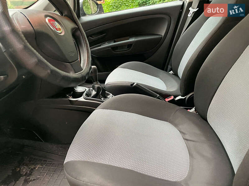 Хэтчбек Fiat Grande Punto 2011 в Киеве