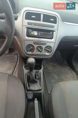 Хэтчбек Fiat Grande Punto 2012 в 
