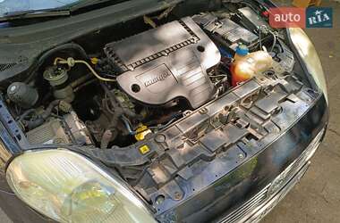 Хэтчбек Fiat Grande Punto 2006 в 
