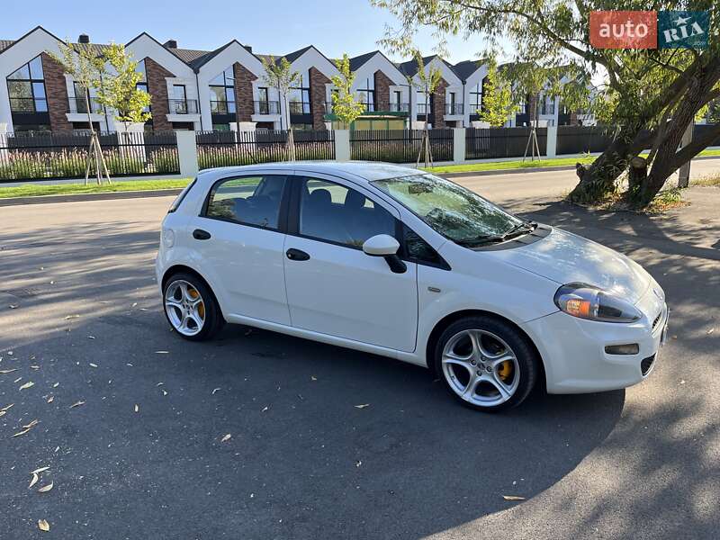 Хетчбек Fiat Grande Punto 2012 в 