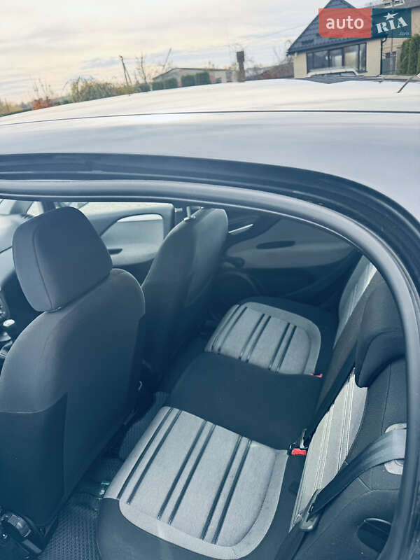 Хетчбек Fiat Grande Punto 2011 в Жовкві