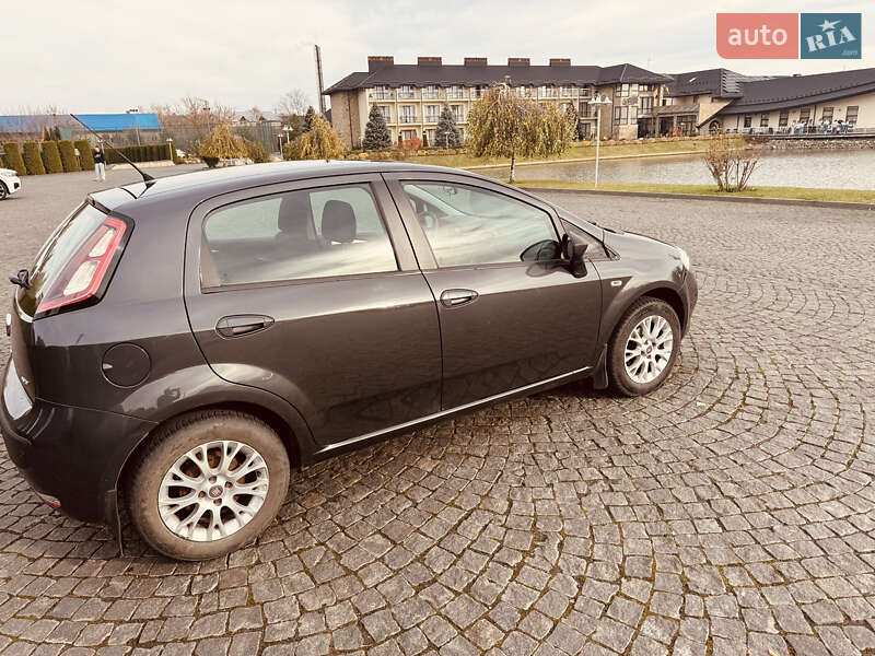 Хетчбек Fiat Grande Punto 2011 в Жовкві