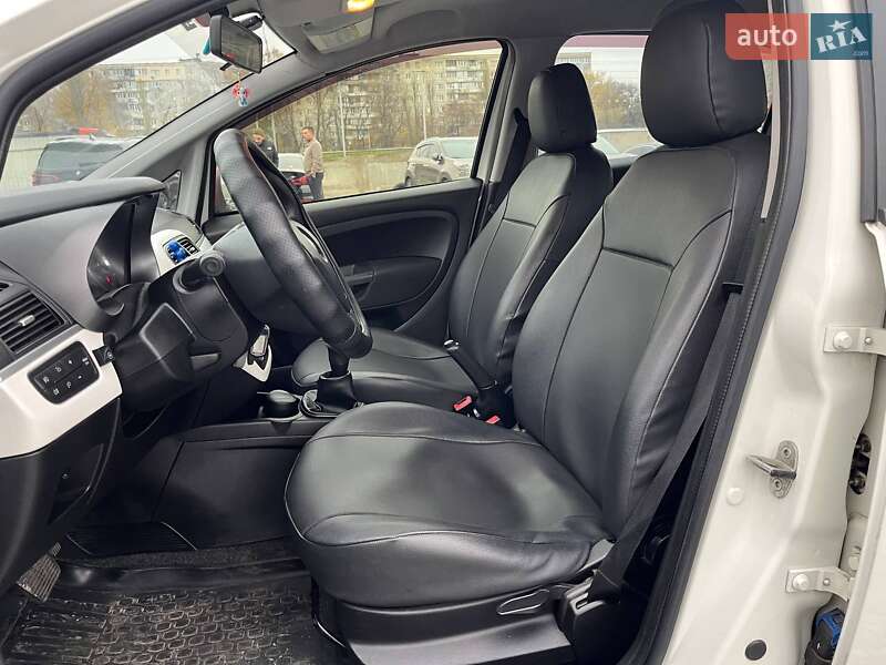 Хетчбек Fiat Grande Punto 2012 в Києві фото 9 Хетчбек Fiat Grande Punto 2012 в Києві