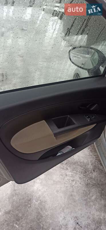 Седан Fiat Linea 2009 в Воловце