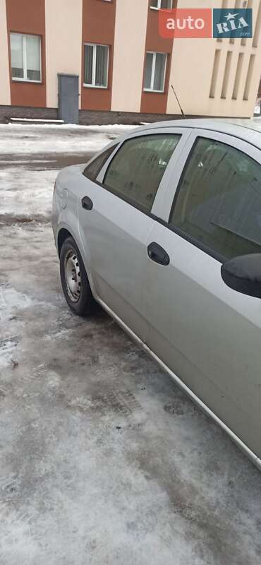 Седан Fiat Linea 2009 в Воловце