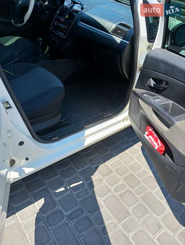 Седан Fiat Linea 2011 в Житомире