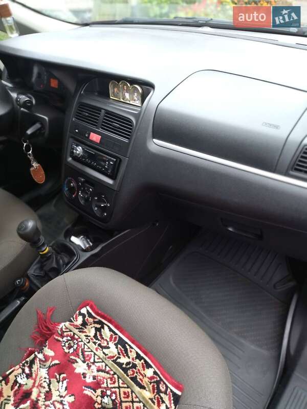 Седан Fiat Linea 2012 в Пирятине