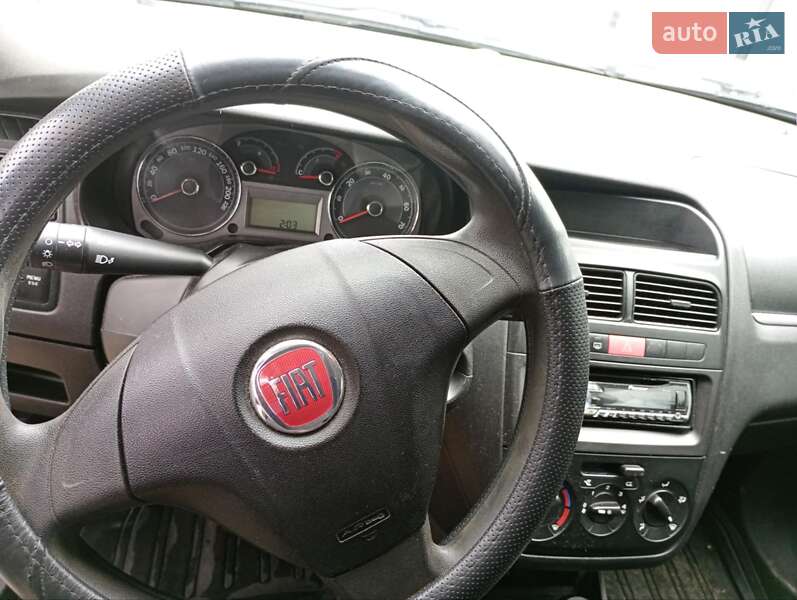 Седан Fiat Linea 2012 в Косове