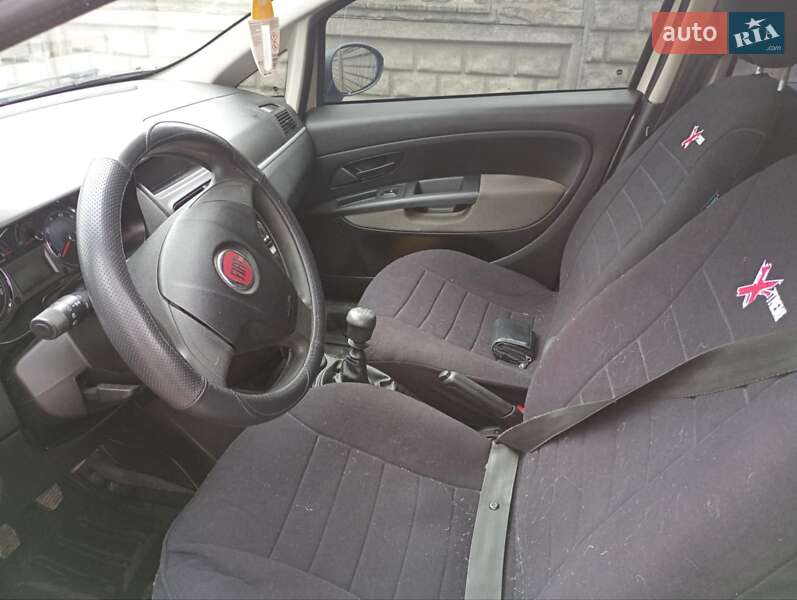 Седан Fiat Linea 2012 в Косове