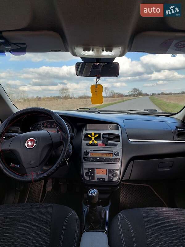 Седан Fiat Linea 2012 в Нежине фото 8 Седан Fiat Linea 2012 в Нежине