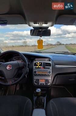 Седан Fiat Linea 2012 в 