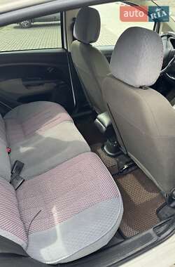 Седан Fiat Linea 2011 в 