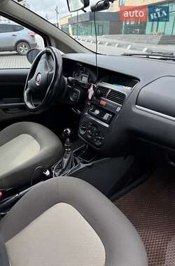 Седан Fiat Linea 2011 в 